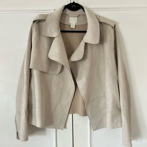 H&M moto jacket in a creamy grey colour. Suede like material. Size 10.